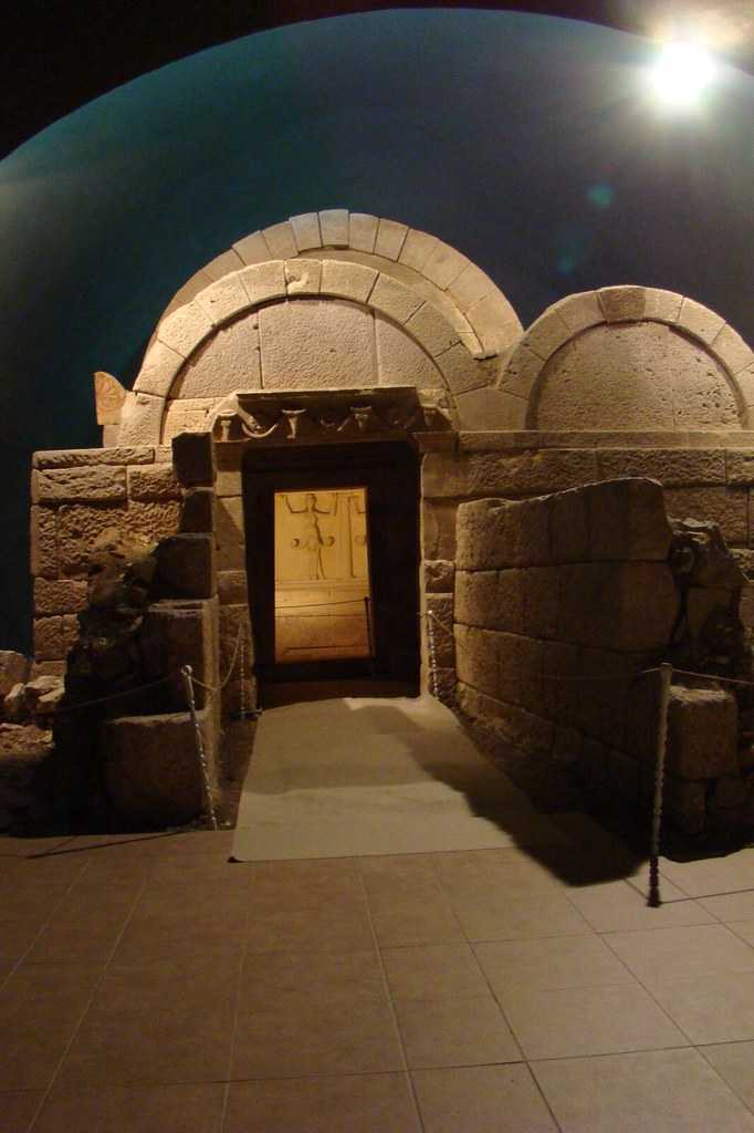 Фракийская гробница в свештарах, гробница, область разградская область