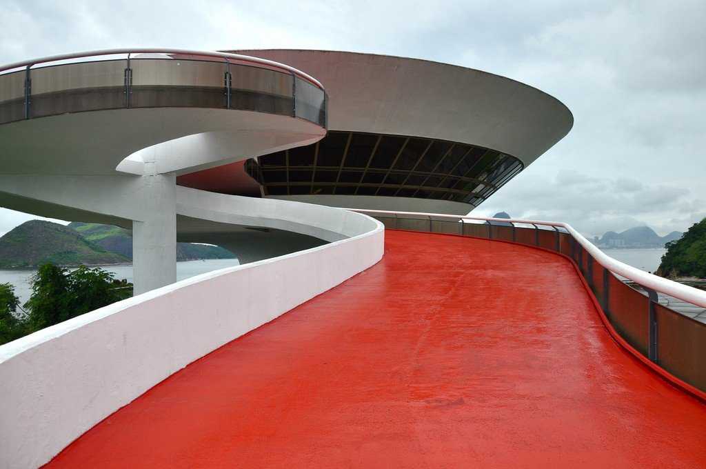 Этапы строительства музея современного искусства, нитерой