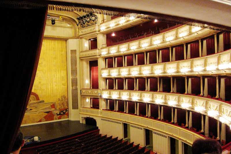 Фото Венской Оперы в Вене, Австрия Большая галерея качественных и красивых фотографий Венской Оперы, которые Вы можете смотреть на нашем сайте
