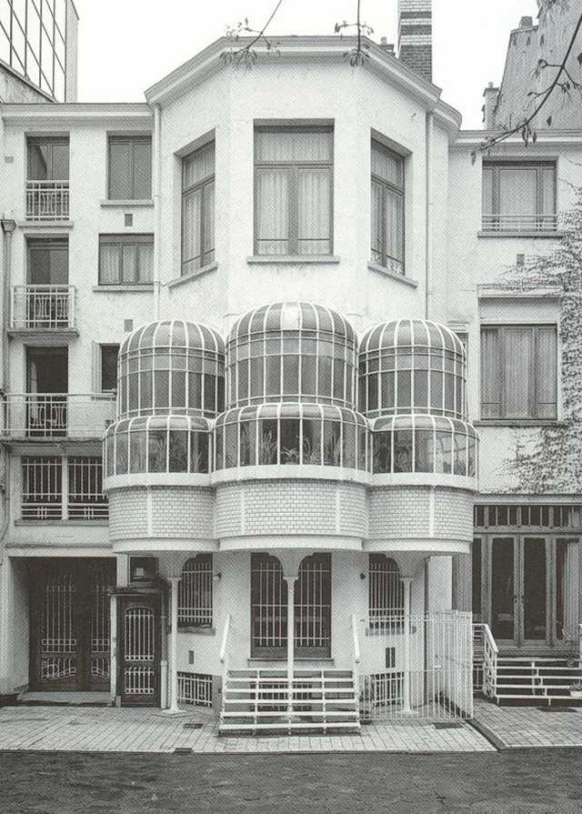 Музей Виктора Орта представляет из себя два соединенных между собой здания, в классическом стиле модерн, их построил в 1898—1901 годах архитектор Виктор Орта, живший здесь до 1919 года