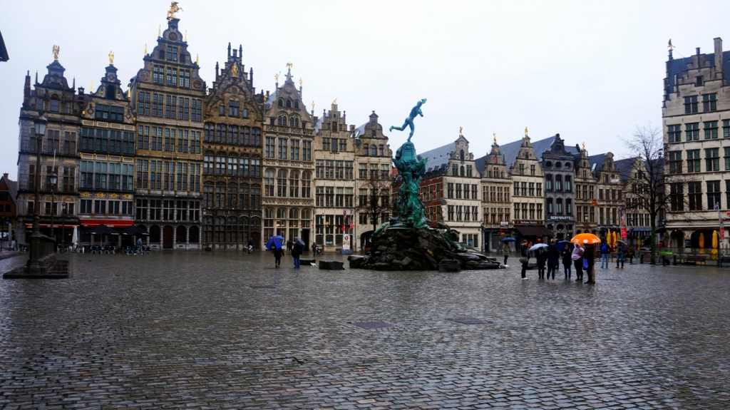 Прогноз погоды в Антверпене на сегодня и ближайшие дни с точностью до часа. Долгота дня, восход солнца, закат, полнолуние и другие данные по городу Антверпен.