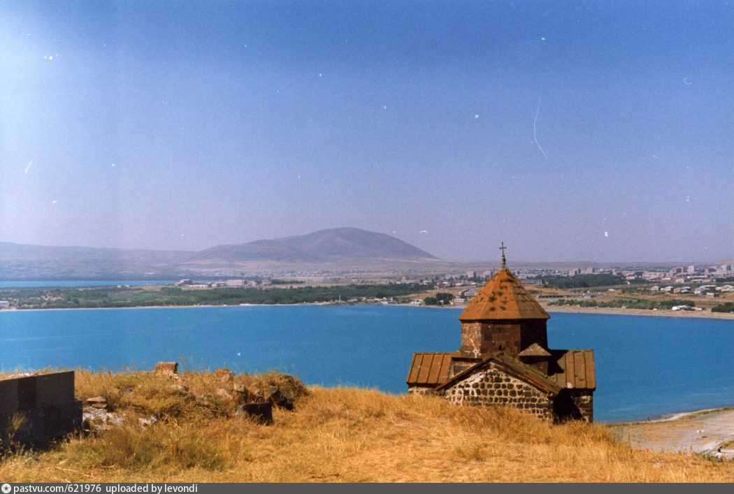 Лазурно - синее озеро "севан"