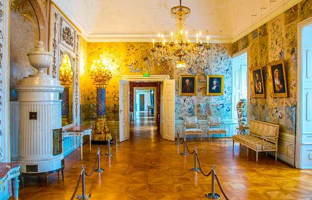 Дворец-замок Эстерхази — замок в Айзенштадте, столице земли Бургенланд, бывшее владение семьи Эстерхази