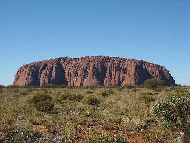 Знаменитая гора улуру в австралии