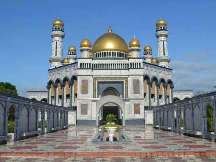 13 мечетей, окружённых водой | islam.ru