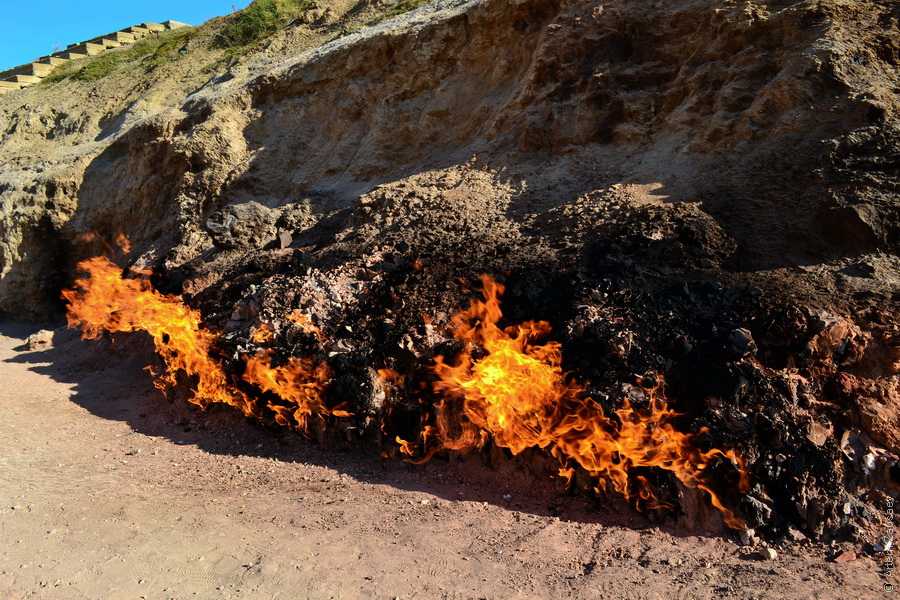 Горящий янардаг — почему много веков не могут потушить пожар на горе в азербайджане (+видео)