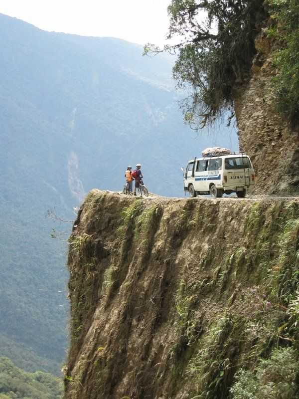 Самая страшная дорога в мире, статус, который присвоен аварийно-опасной трассе боливии