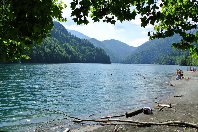 Озеро рица в абхазии — история, фото, глубина, где находится, найти на карте