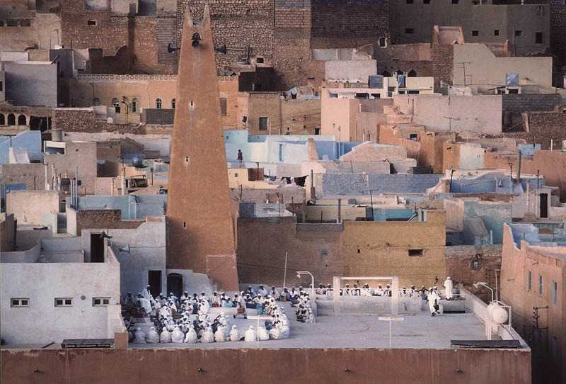 Гардая — потрясающее сочетание пяти поселений, вырезанных в холмах вокруг оазиса Мзаб в северной части Сахары В 1982 г долина занесена в список объектов Всемирного наследия ЮНЕСКО