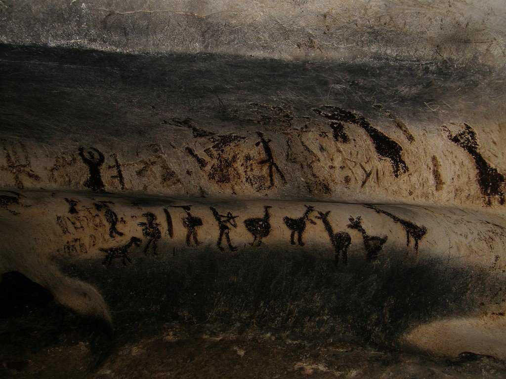 Рисунки первобытных людей в пещерах
