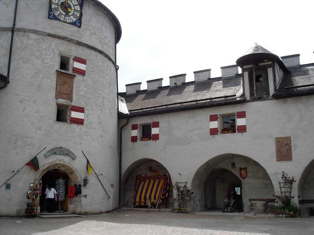 Замок хоэнверфен: экскурсии, экспозиции, точный адрес, телефон