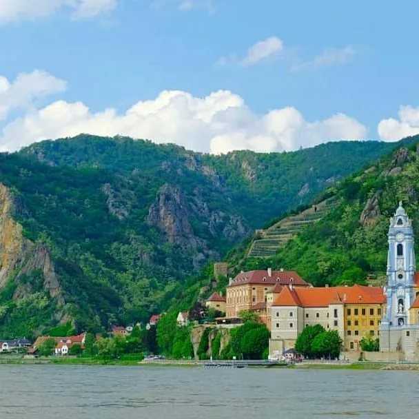 Прекрасная дунайская долина вахау и монастырский город мельк в нижней австрии — rovdyr dreams