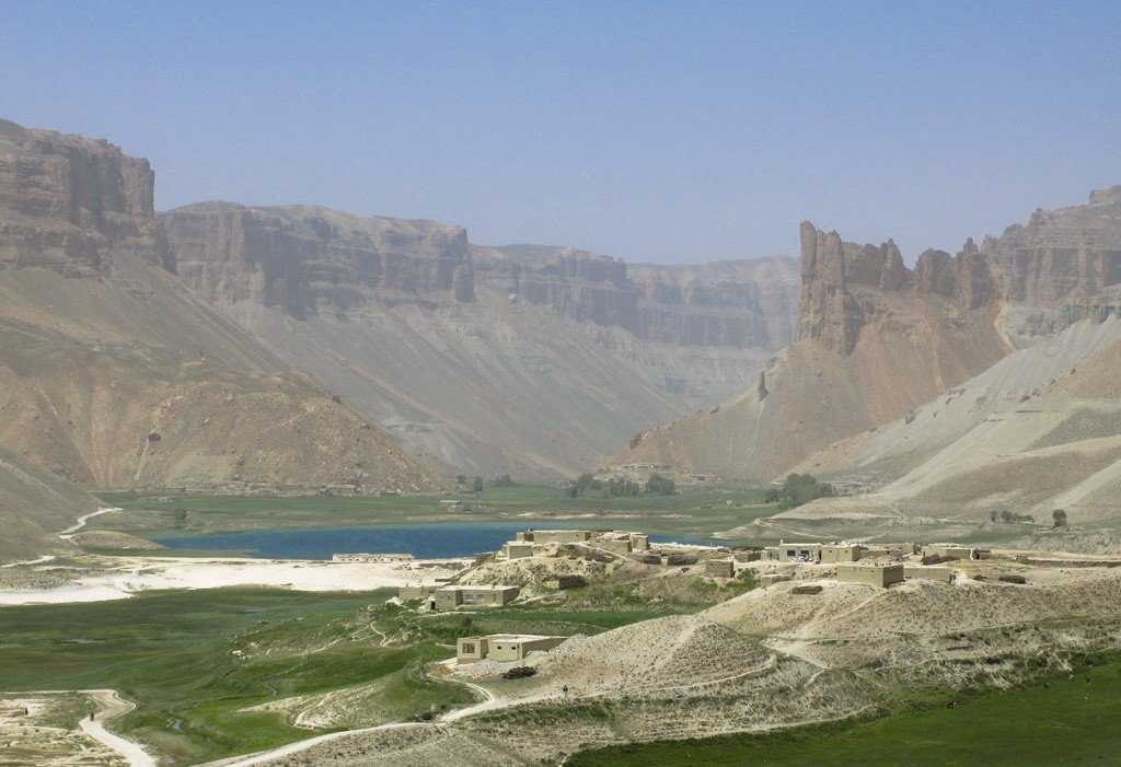Банд-е-Амир — первый национальный парк в Афганистане, состоит из шести потрясающих синих озер посреди гор Гиндукуша
