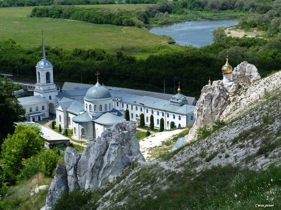 Скальные церкви у села иваново