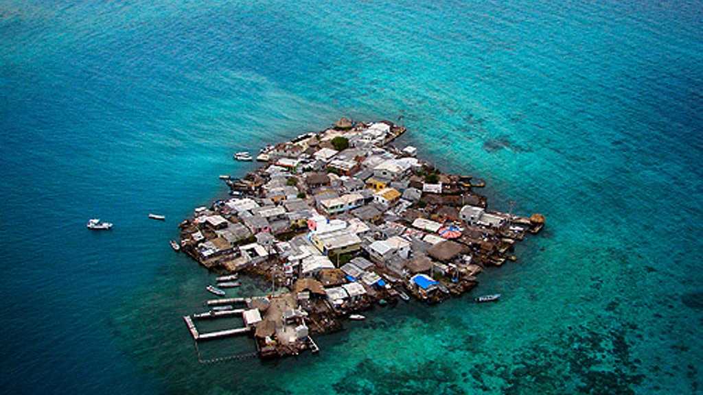 Санта-Крус — остров в Карибском море, а также округ и район Американских Виргинских островов Это самый большой остров архипелага