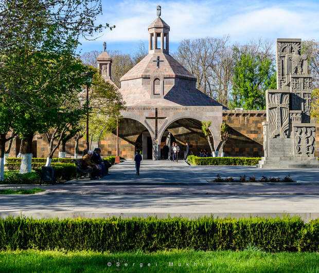 Эчмиадзинский кафедральный собор в армении: история церкви эчмиадзин и главные святыни монастыря