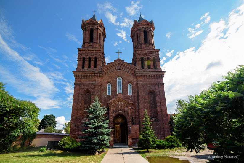10 самых удивительных костелов и церквей беларуси