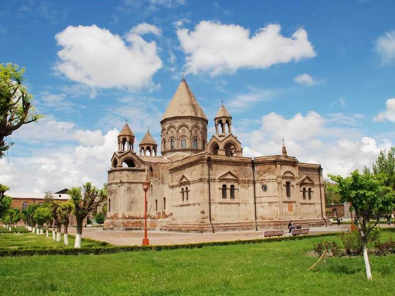 Эчмиадзин — духовная столица армян