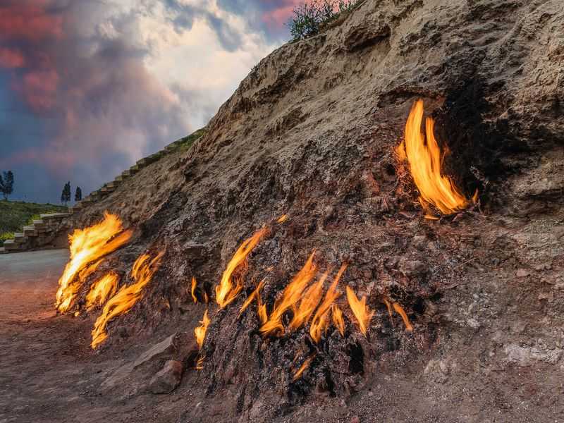 Фото Огненной горы Янардаг в Азербайджане Большая галерея качественных и красивых фотографий Огненной горы Янардаг, которые Вы можете смотреть на нашем сайте