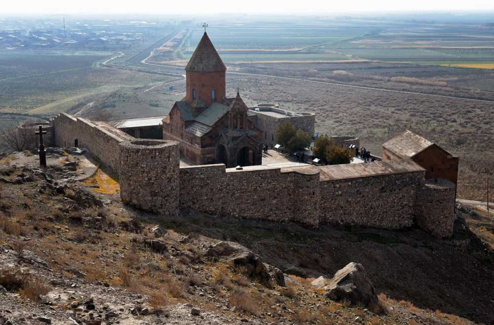 Фото Монастыря Хор Вирап в Армении Большая галерея качественных и красивых фотографий Монастыря Хор Вирап, которые Вы можете смотреть на нашем сайте
