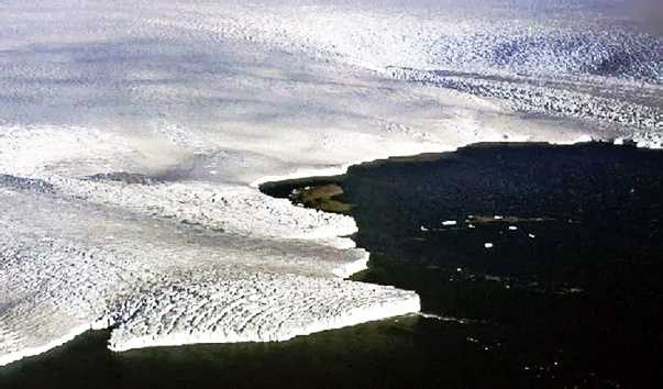Море Рисер-Ларсена — окраинное море Атлантического сектора Южного океана у берегов Земли Королевы Мод (Восточная Антарктида)