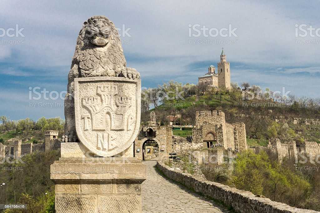 Замок ловеча, хисар или крепость хисарь - ловеч - республика болгария