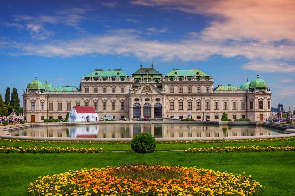 Вена - столица Австрии, один из самых оживленных, хотя и небольших городов Европы Достопримечательности Вены Практическая информация для туристов Фото и видео Куда сходить и что посмотреть
