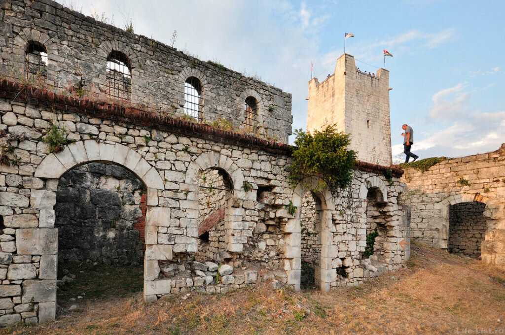 Анакопийская крепость – молчаливый свидетель древних сражений