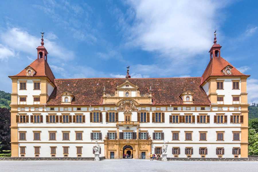 Дворец-замок Эггенберг — крупнейшая аристократическая резиденция Штирии, расположенная на окраине Граца С 2010 года замок занесен в список объектов Всемирного наследия ЮНЕСКО