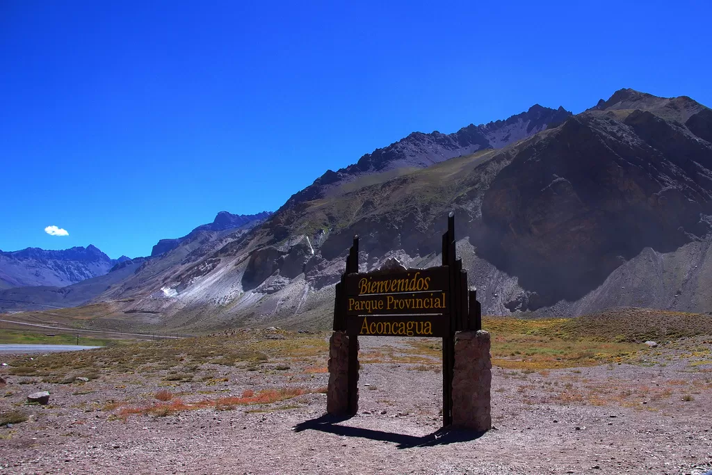 Гора анконкагуа в аргентине, анды
