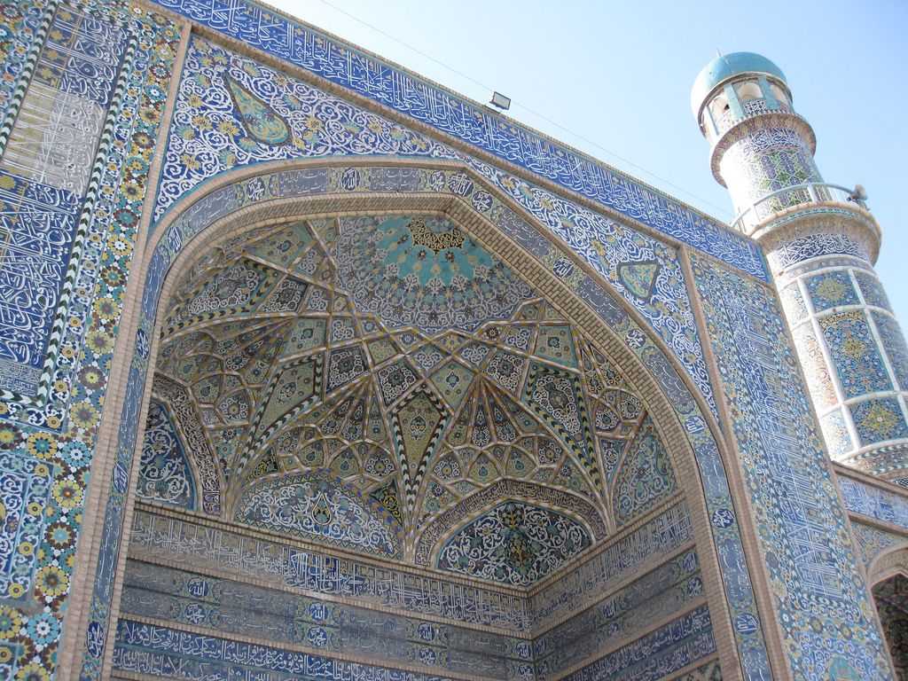 Чудо в пустыне афганистана: голубая мечеть хазрат али, красота которой восхищает не только мусульман