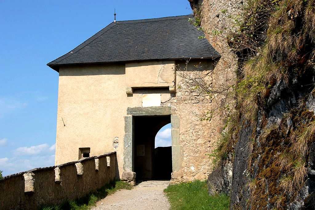 Где находится замок гохостервитц в австрии? (видео)