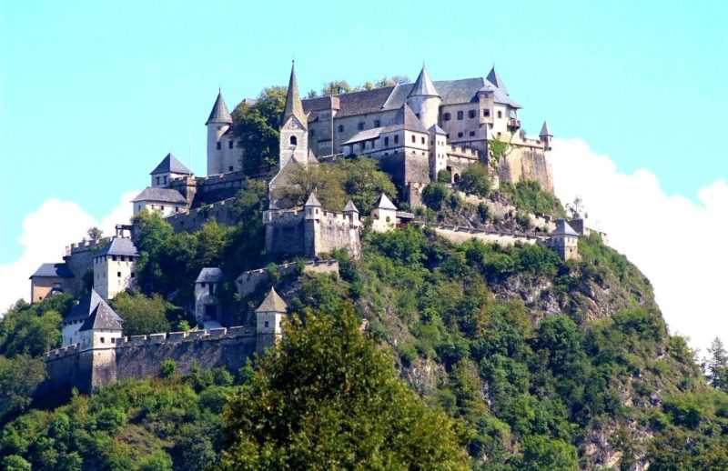 Где находится замок гохостервитц в австрии?