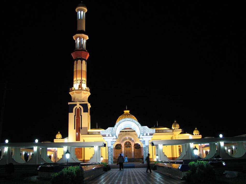 Фото мечети Байтул Мукаррам в Дакке, Бангладеш. Большая галерея качественных и красивых фотографий мечети Байтул Мукаррам, которые Вы можете смотреть на нашем сайте...