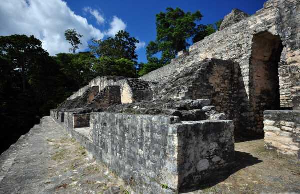 Эль-Караколь — памятник цивилизации майя, расположенный в районе Кайо в Белизе. Развалины находятся в 40 км к югу от другого известного города майя, Шунантунича, а также от Сан-Игнасио. В древние времена город назывался Ошуица...