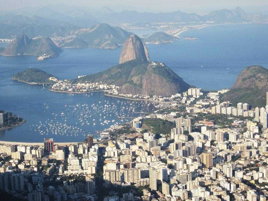 Фото горы Сахарная голова в Рио-де-Жанейро, Бразилия. Большая галерея качественных и красивых фотографий горы Сахарная голова, которые Вы можете смотреть на нашем сайте...