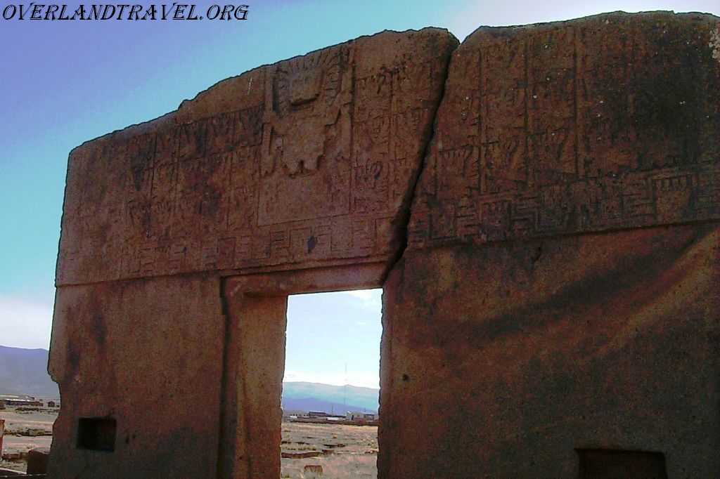 Врата Солнца — каменная арка, принадлежащая цивилизации Тиуанако. Врата Солнца расположены рядом с озером Титикака на высоте 3825 метров над уровнем моря. Они являются частью экспозиции Тиуанако. Врата Солнца имеют впечатляющие размеры: высота - 3 метра,