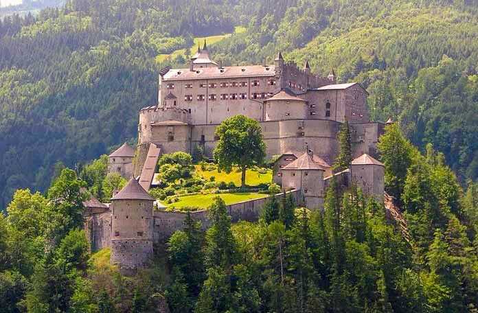 Замки австрии лихтенштейн, гохостервитц и хоэнверфен: уникальная история и архитектура