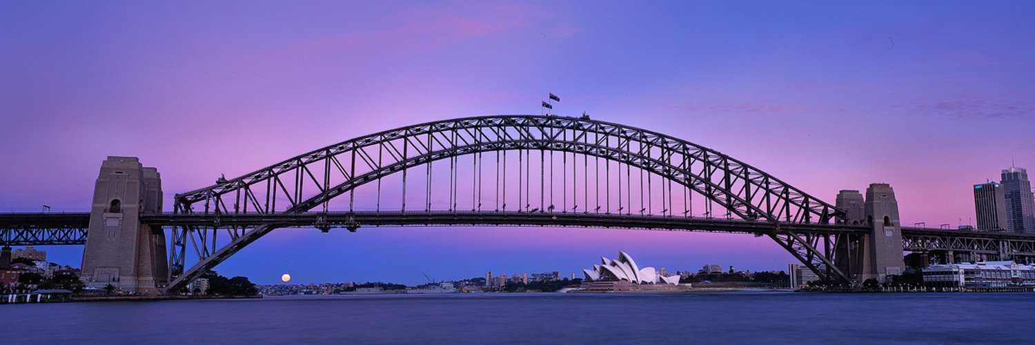 Харбор-Бридж — самый большой мост Сиднея, один из самых больших стальных арочных мостов в мире