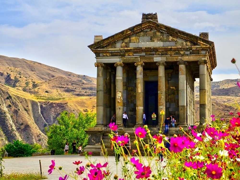 Фото города Арарат в Армении Большая галерея качественных и красивых фотографий Арарата, на которых представлены достопримечательности города, его виды, улицы, дома, парки и музеи