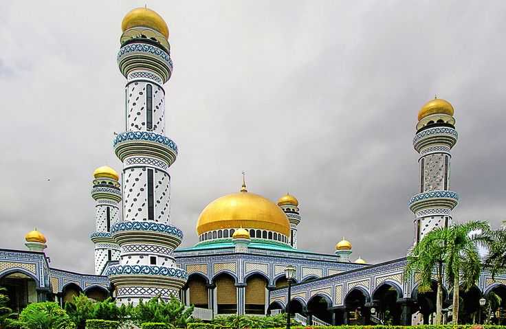 Мечеть султана омара али сайфуддина – самая популярная достопримечательность брунея