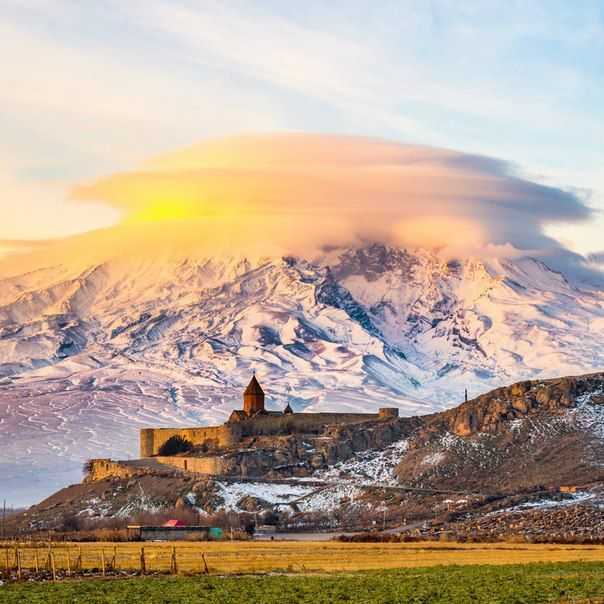 Венец армянского нагорья — величественная гора арарат